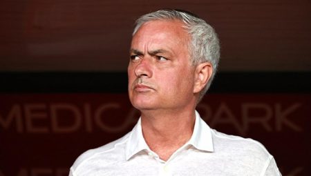 Mourinho yenilginin akabinde geleceği hakkında konuştu